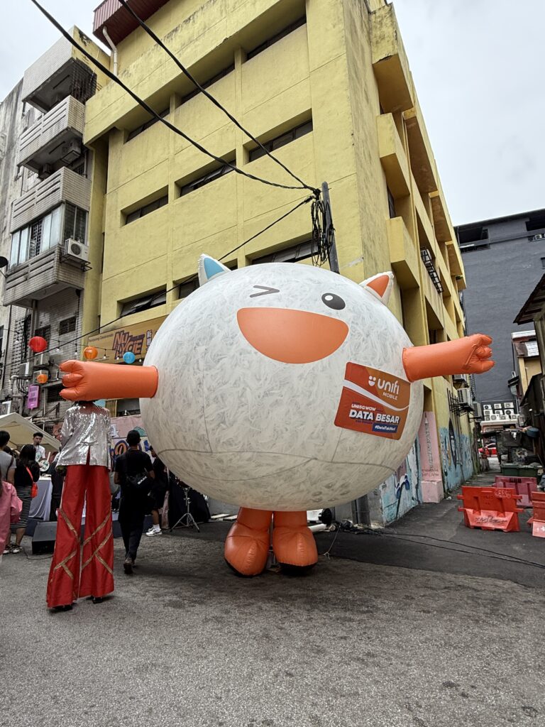 Unifi Mascot Inflatable Replica at Chinatown KL — photo 5
