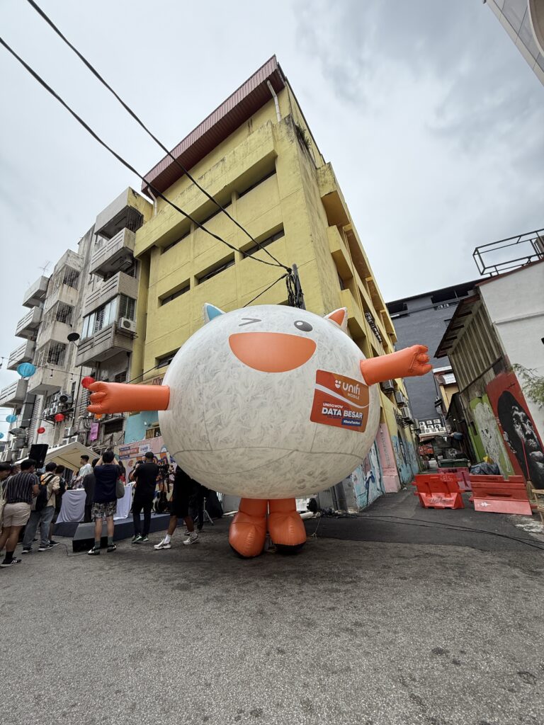 Unifi Mascot Inflatable Replica at Chinatown KL — photo 7