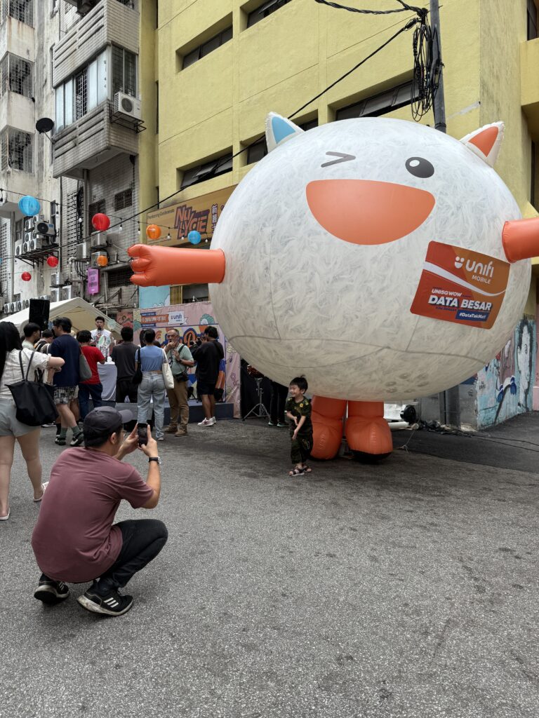 Unifi Mascot Inflatable Replica at Chinatown KL — photo 10