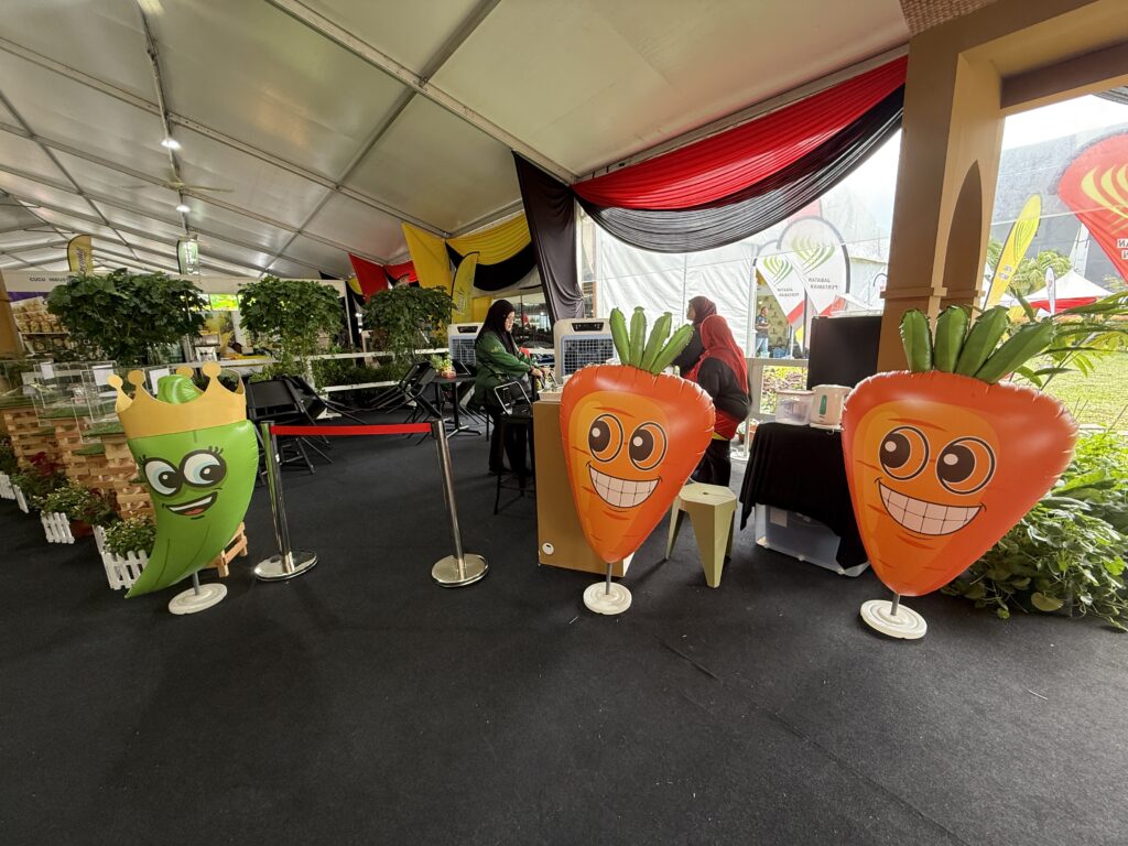 Replika Inflatable Sayur-sayuran di NS Fest 2025 di Nilai, Negeri Sembilan — photo 10