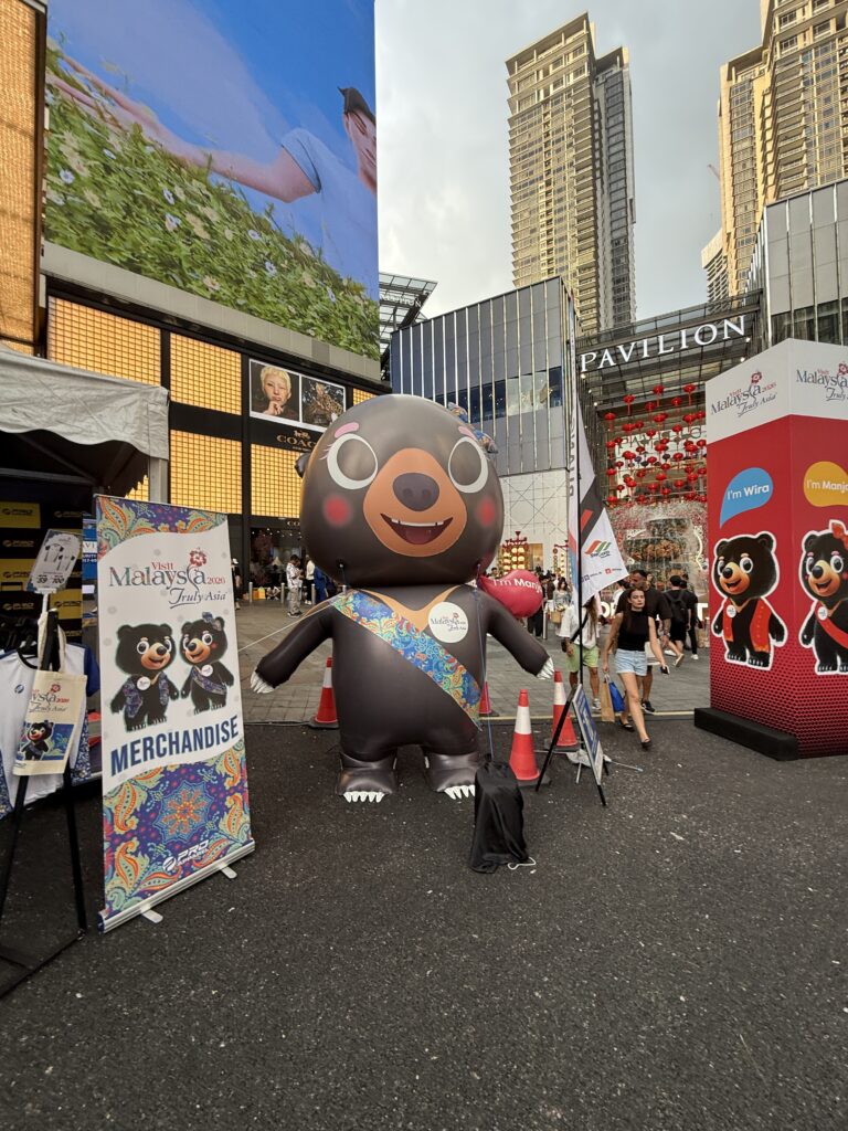 Visit Malaysia Sun Bears Inflatable Mascots Installed at Pavilion KL for Music Night Run VM2026 — photo 3