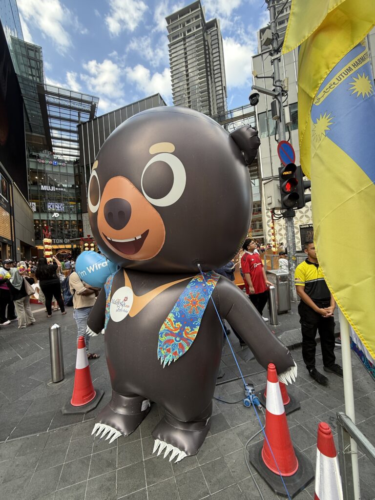 Visit Malaysia Sun Bears Inflatable Mascots Installed at Pavilion KL for Music Night Run VM2026 — photo 8