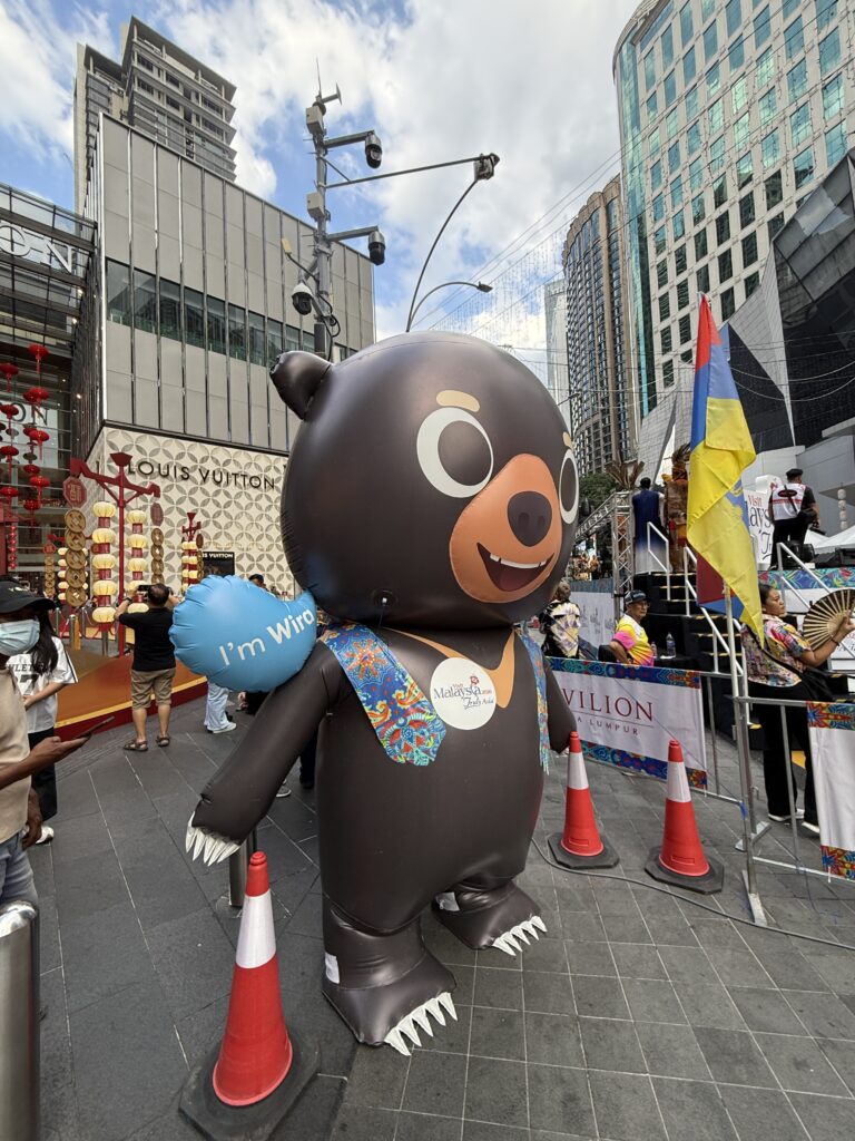 Visit Malaysia Sun Bears Inflatable Mascots Installed at Pavilion KL for Music Night Run VM2026 — photo 9
