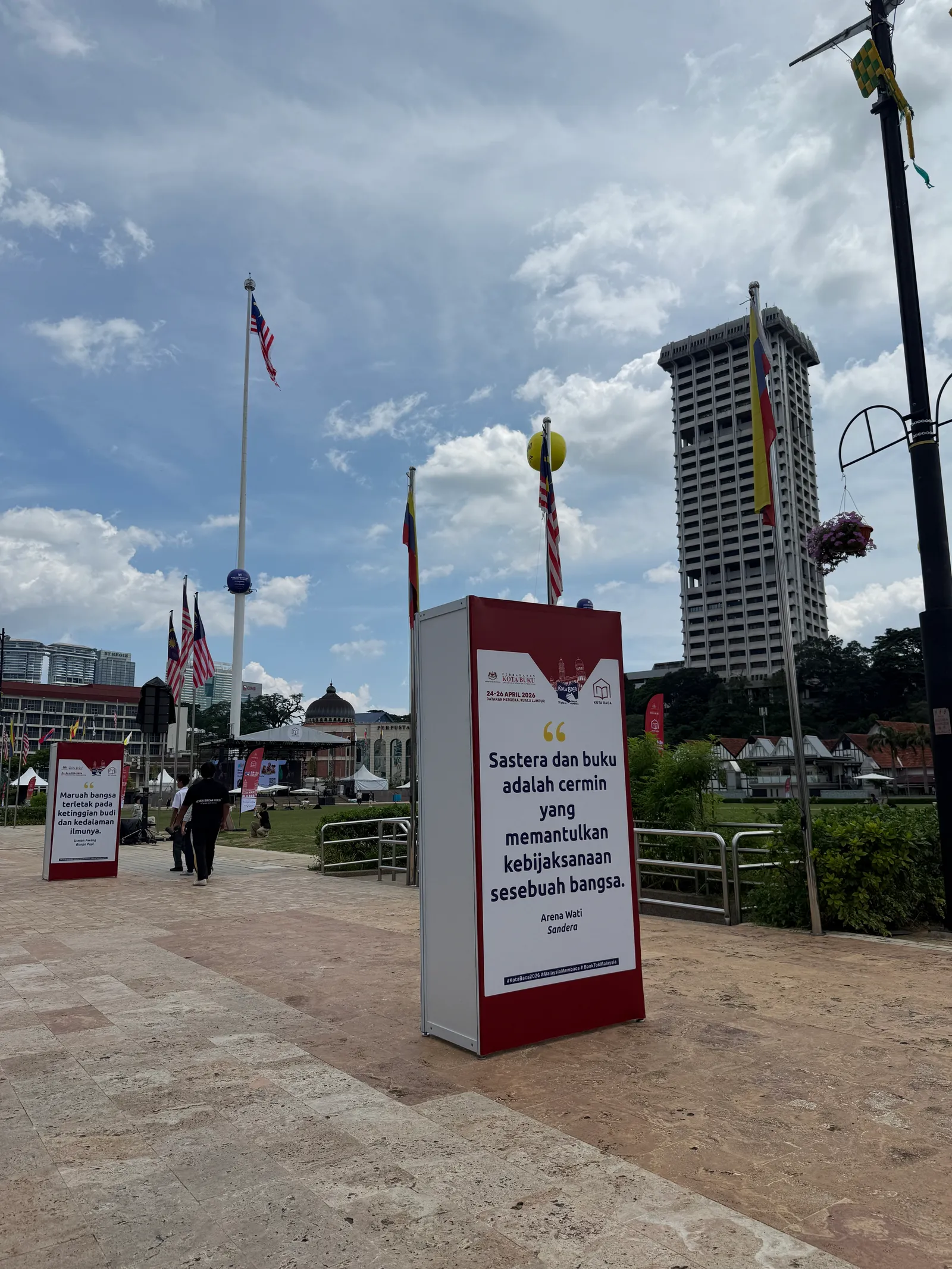 5 Giant Helium Advertising Balloons at Kota Baca, Dataran Merdeka KL — photo 1