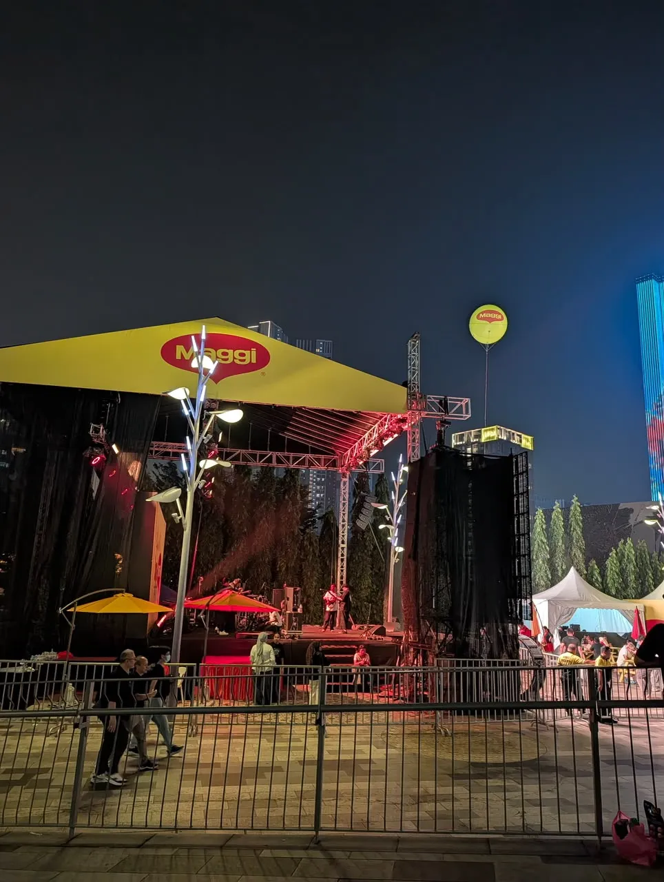 7ft Lit Giant Helium Balloon for Maggi's Keretapi Sarong 2026 at TRX — photo 9