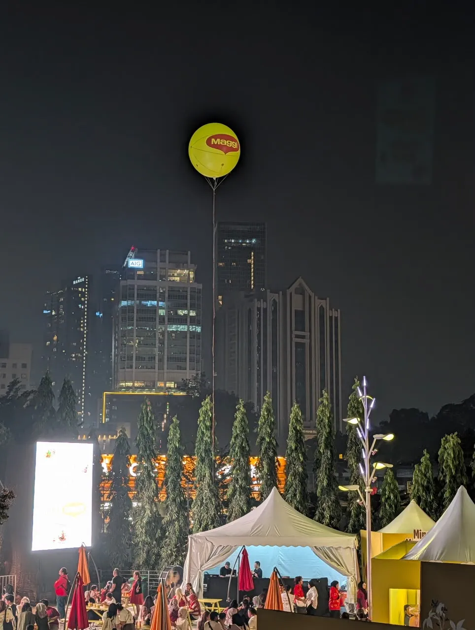 7ft Lit Giant Helium Balloon for Maggi's Keretapi Sarong 2026 at TRX — photo 7
