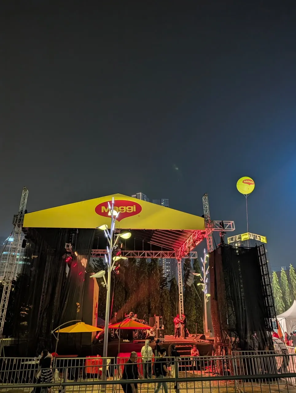 7ft Lit Giant Helium Balloon for Maggi's Keretapi Sarong 2026 at TRX — photo 6