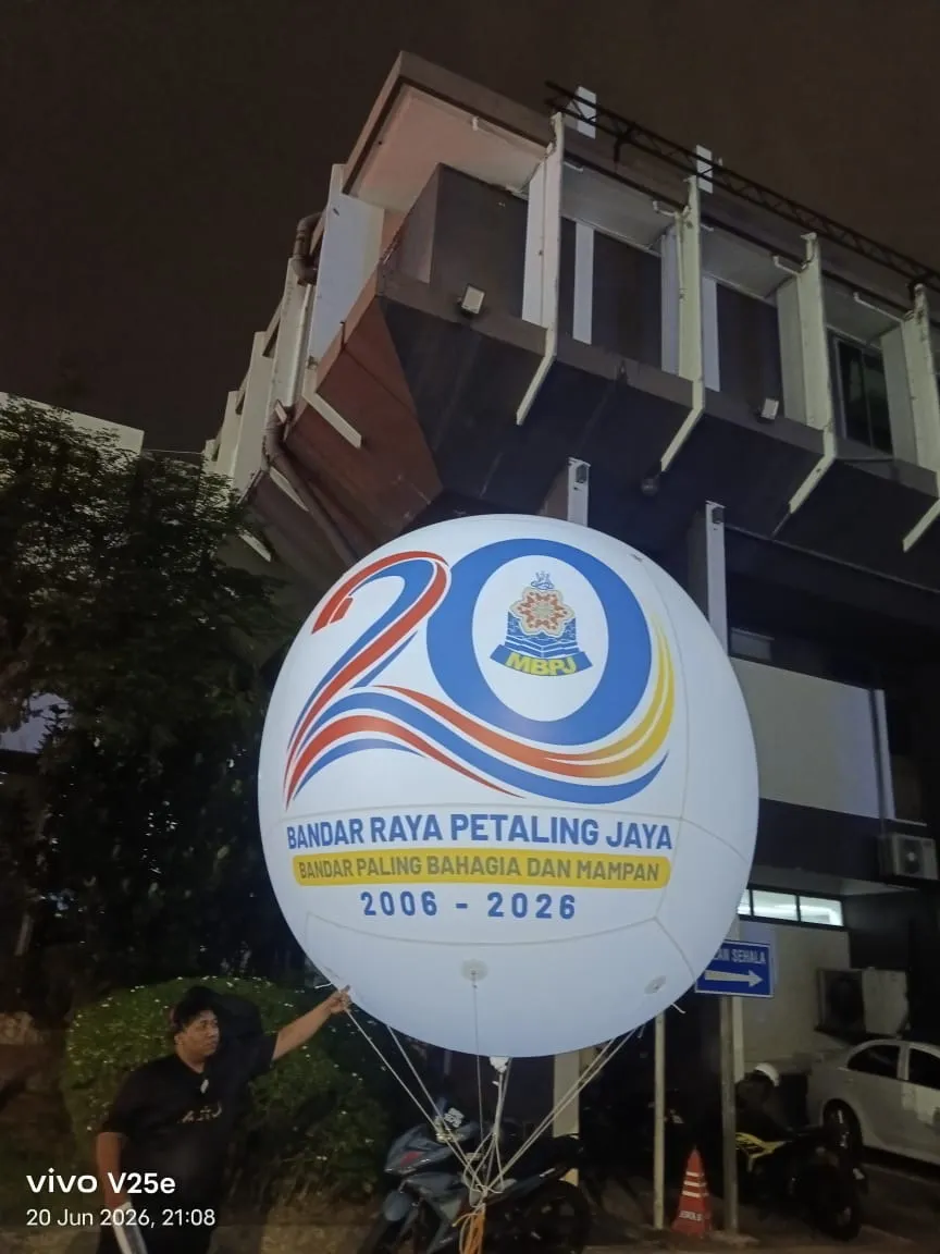 Belon Helium Gergasi Berlampu untuk Ulang Tahun ke-20 Petaling Jaya — photo 4
