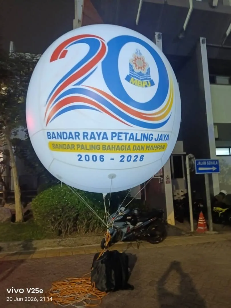 Belon Helium Gergasi Berlampu untuk Ulang Tahun ke-20 Petaling Jaya — photo 3