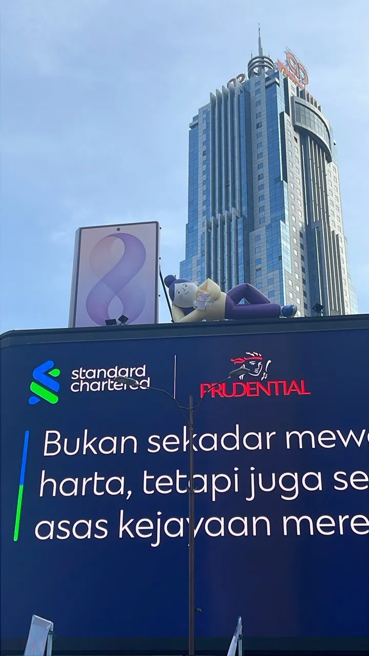 Samsung Inflatable Mascot (30ft Horizontal) Near KLCC