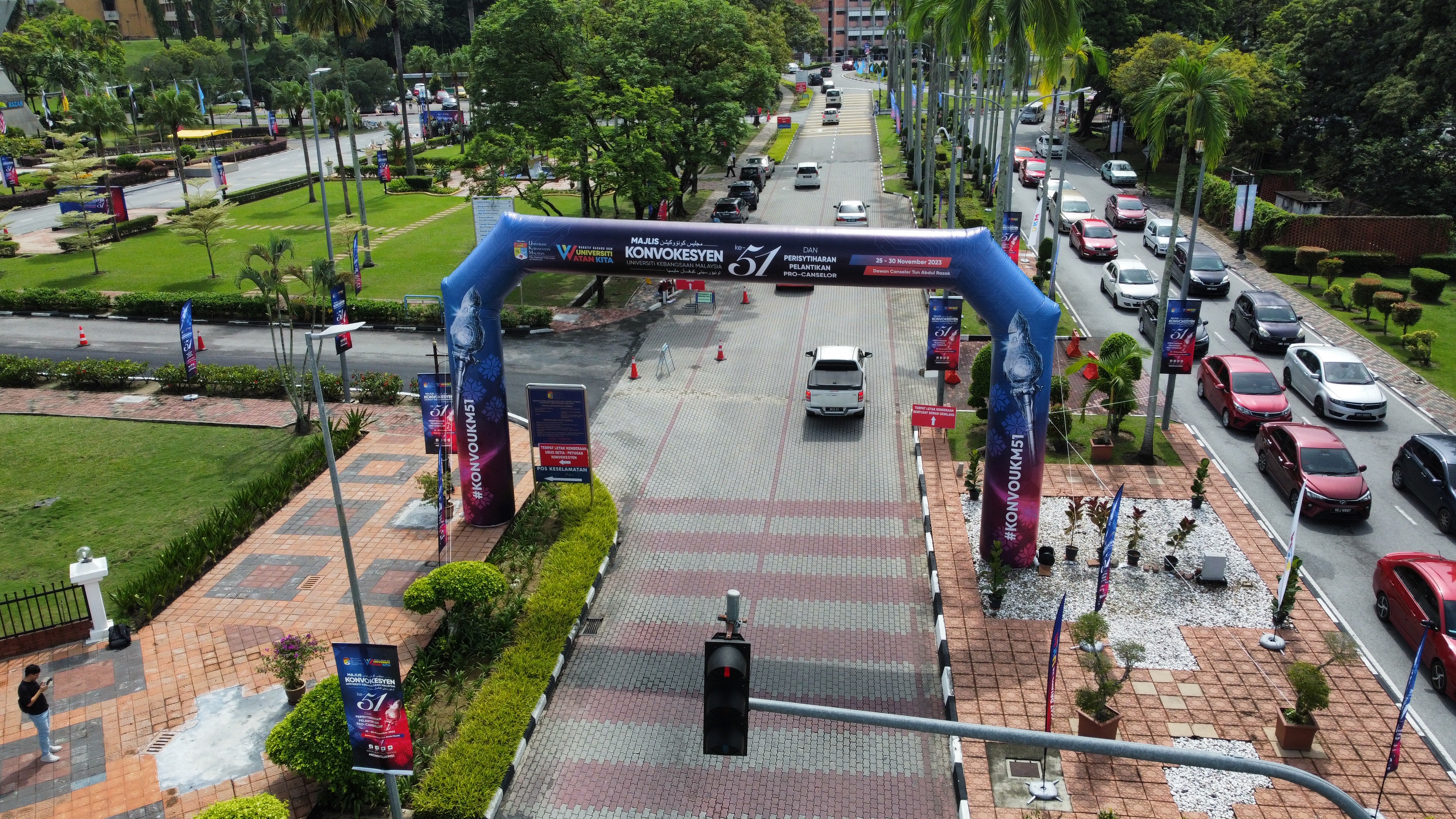 Giant Custom Printed Inflatable Arch UKM 40' Inflatable Arch