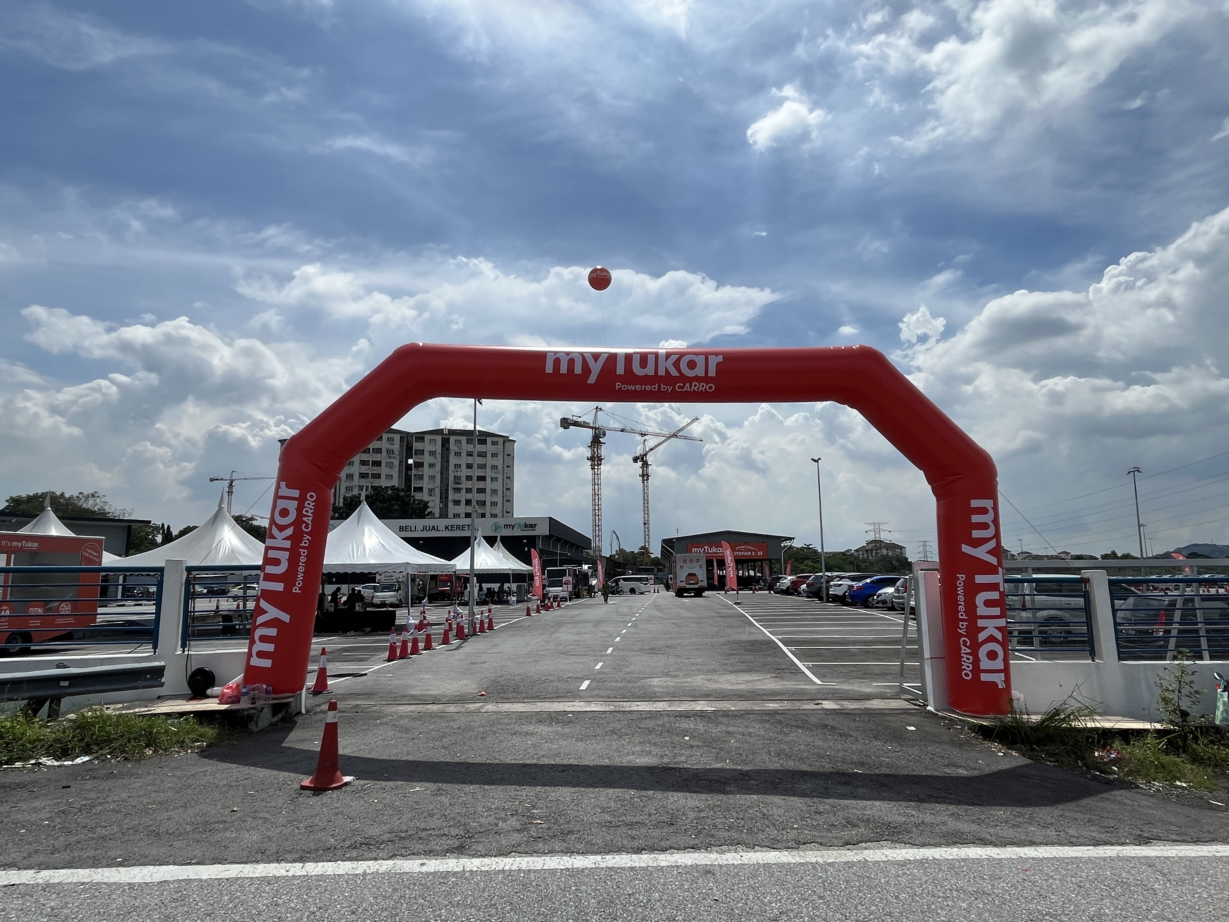 My Tukar Giant Advertising Balloon and Inflatable Arch