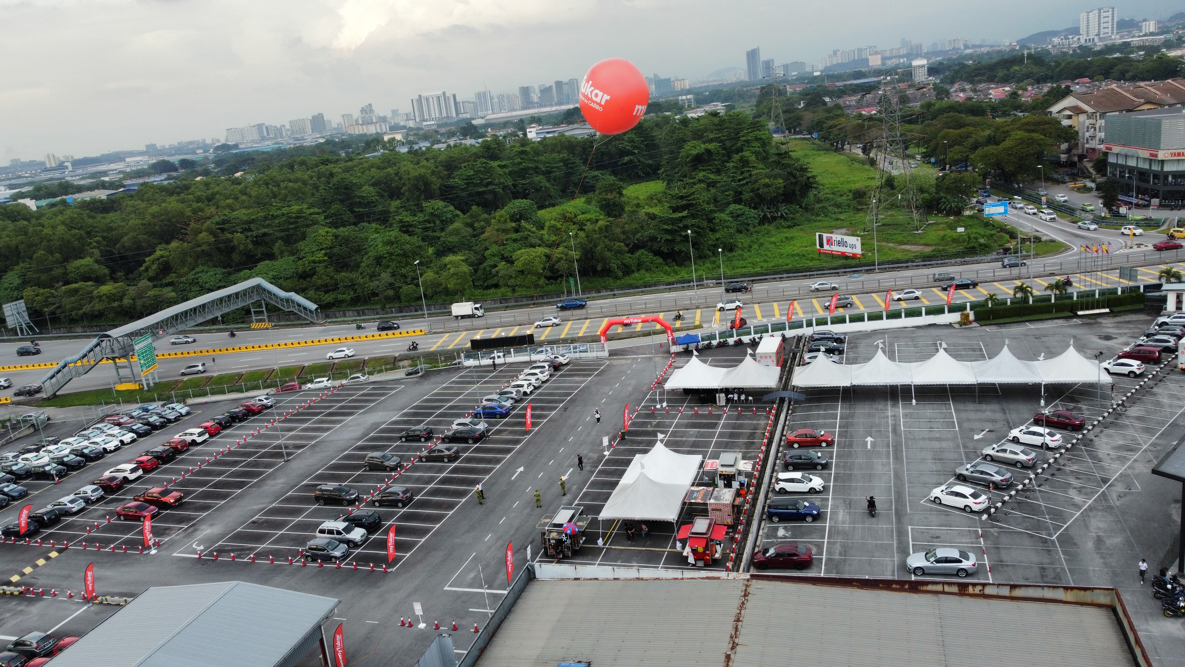 My Tukar Giant Advertising Balloon and Inflatable Arch