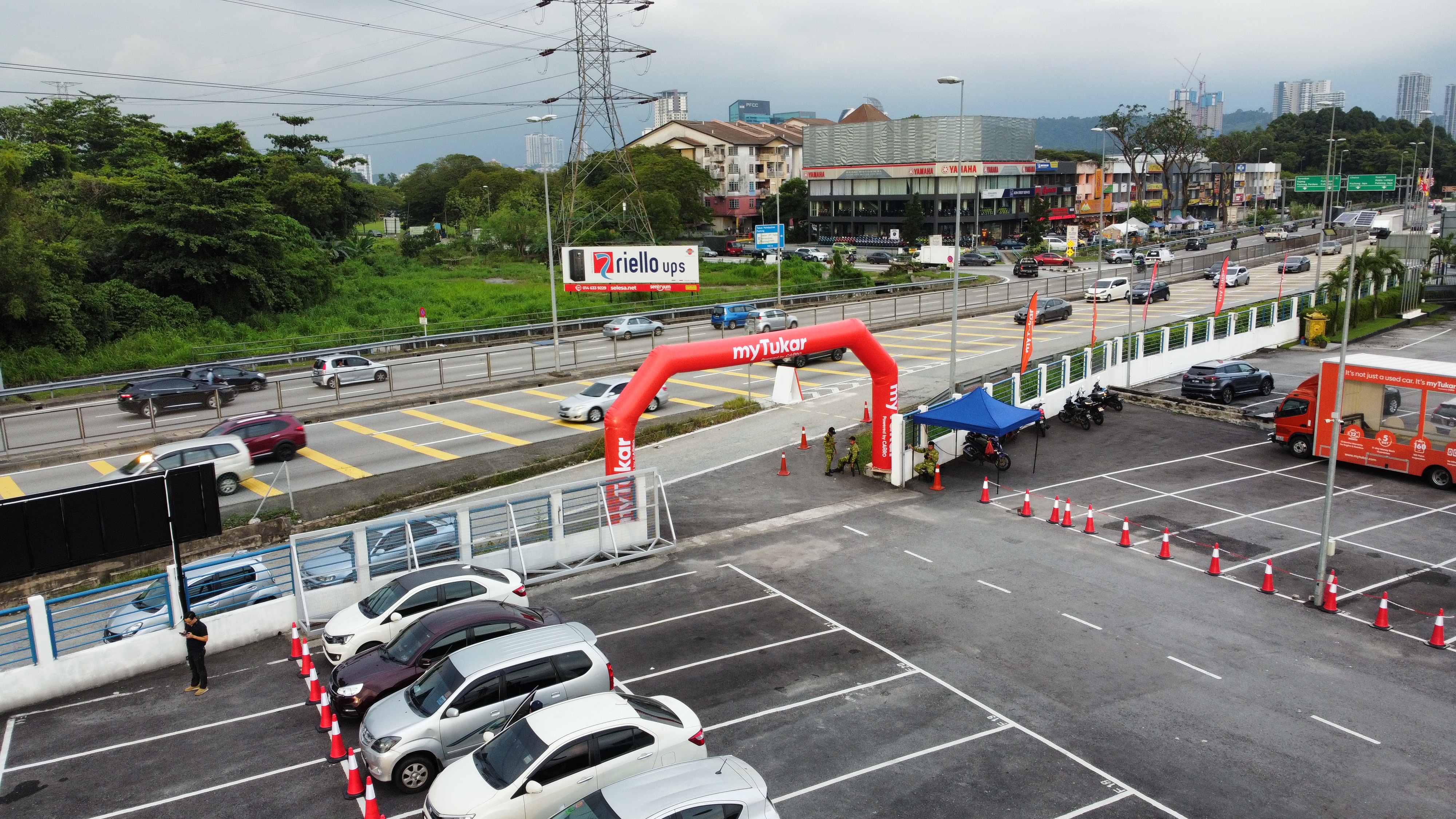 My Tukar Giant Advertising Balloon and Inflatable Arch