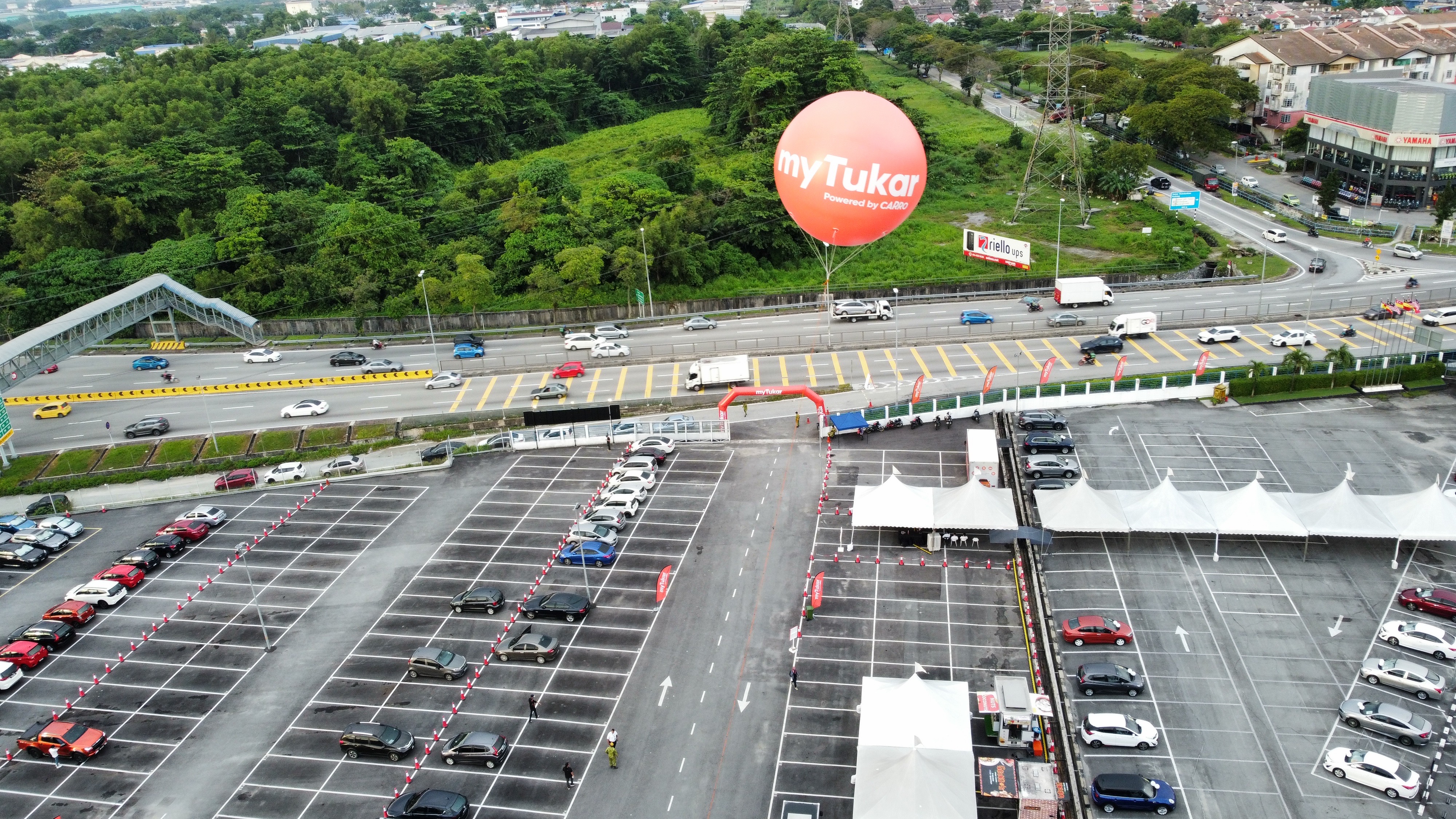 My Tukar Giant Advertising Balloon and Inflatable Arch