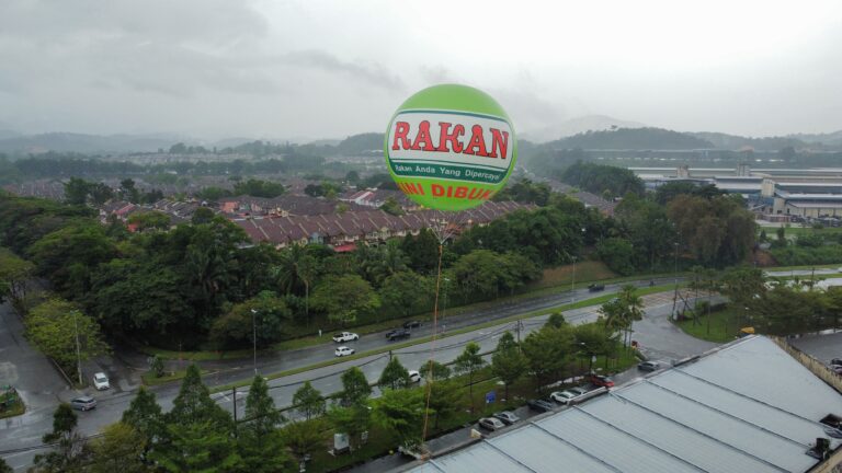 巨型气球 Pasaraya Rakan Batang Kali 开幕