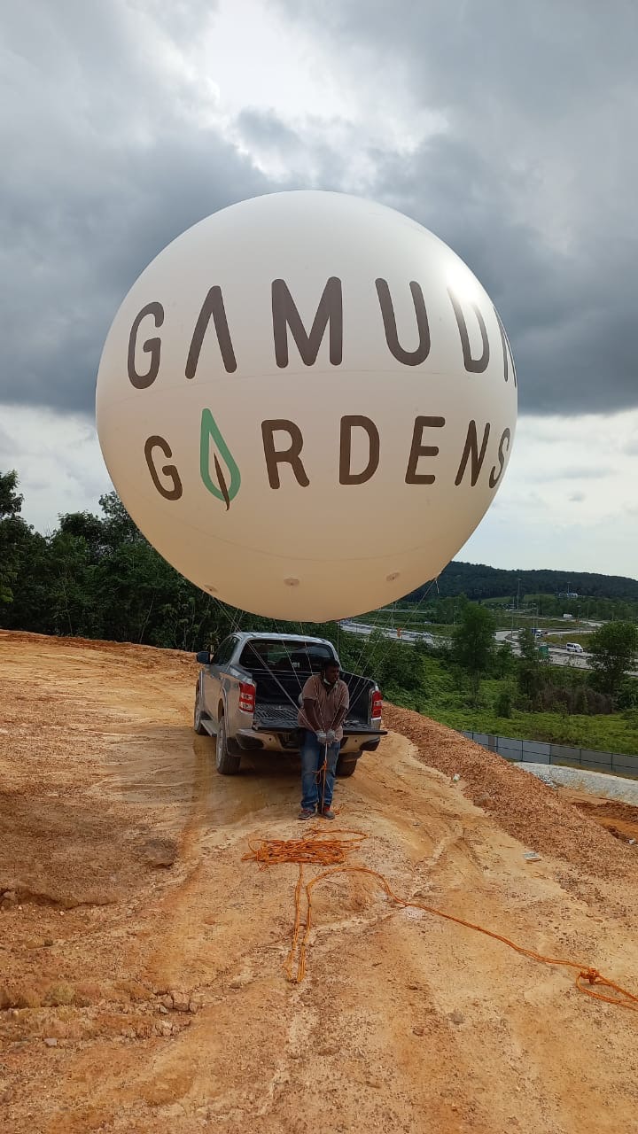 Luge Blimp and 7 Advertising Balloons at Gamuda Gardens