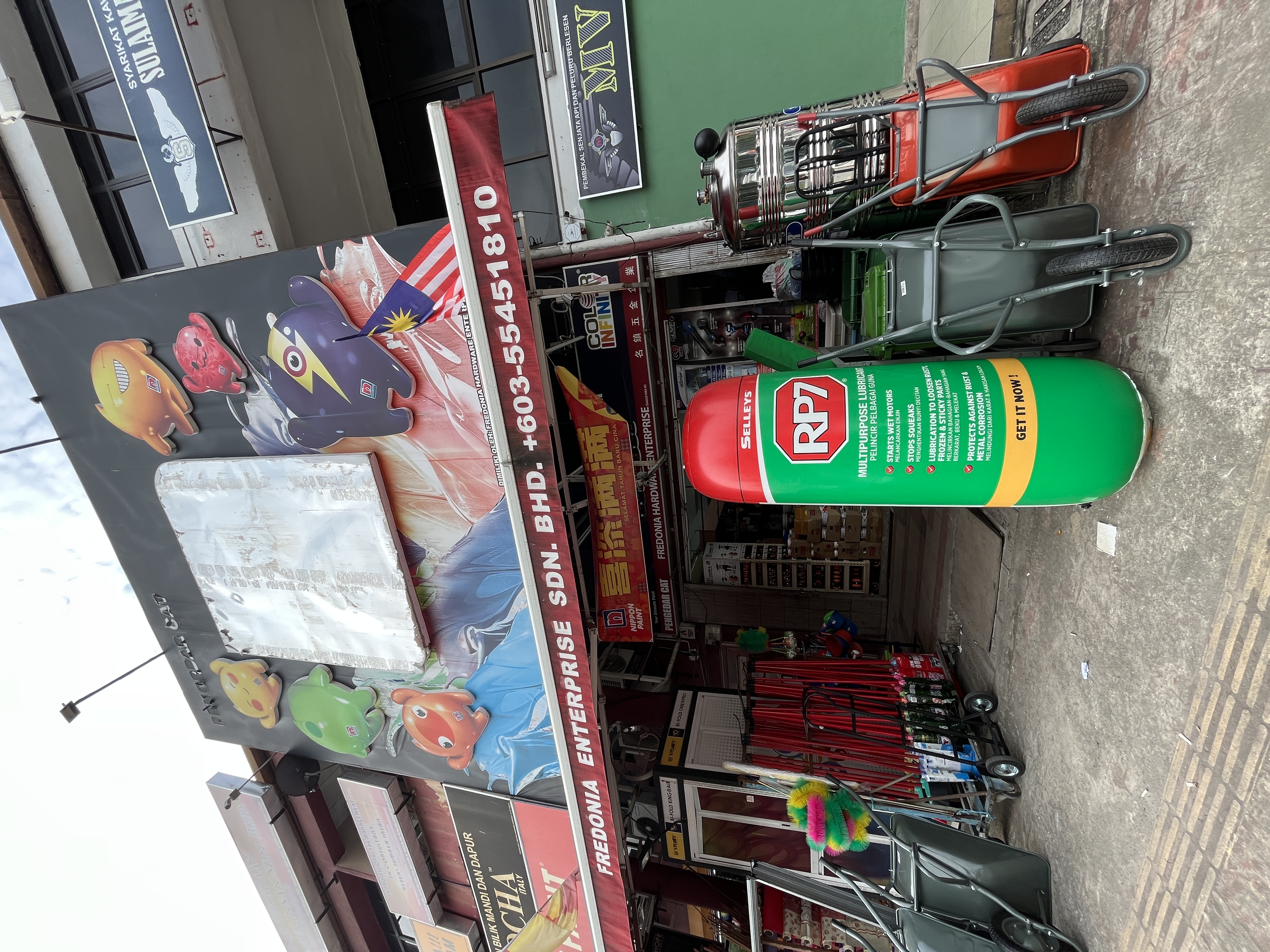 IMG_2195 AEROSOL SPRAY INFLATABLE REPLICA SELLEYS RP7