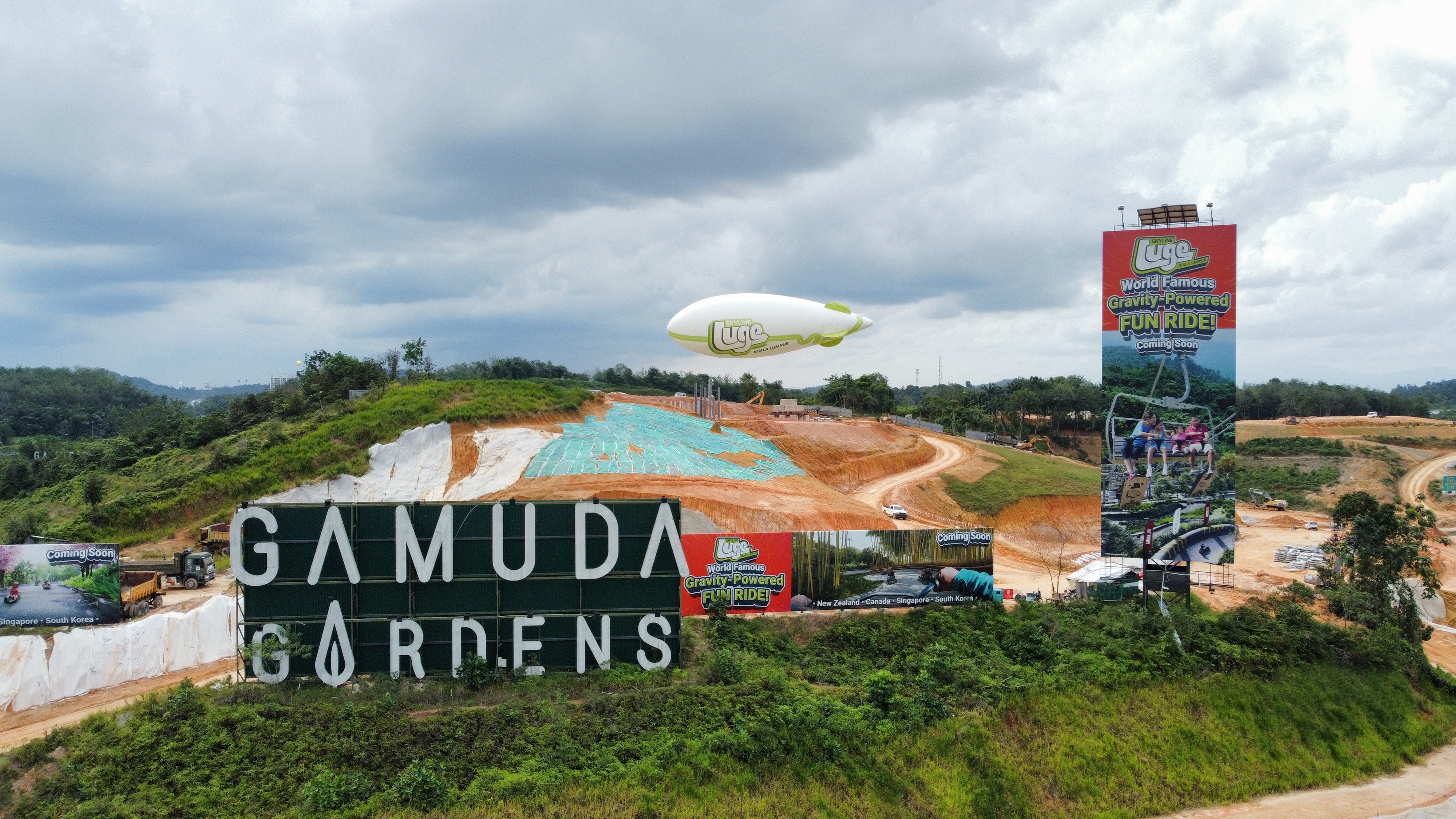 Luge Blimp and 7 Advertising Balloons at Gamuda Gardens