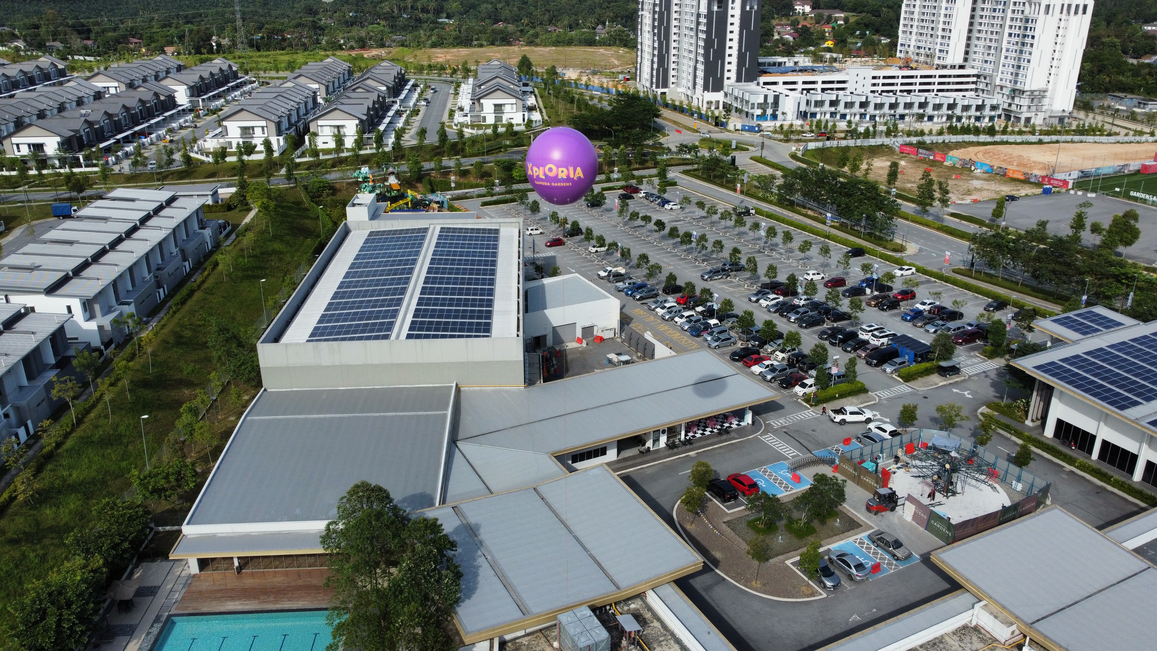 Luge Blimp and 7 Advertising Balloons at Gamuda Gardens