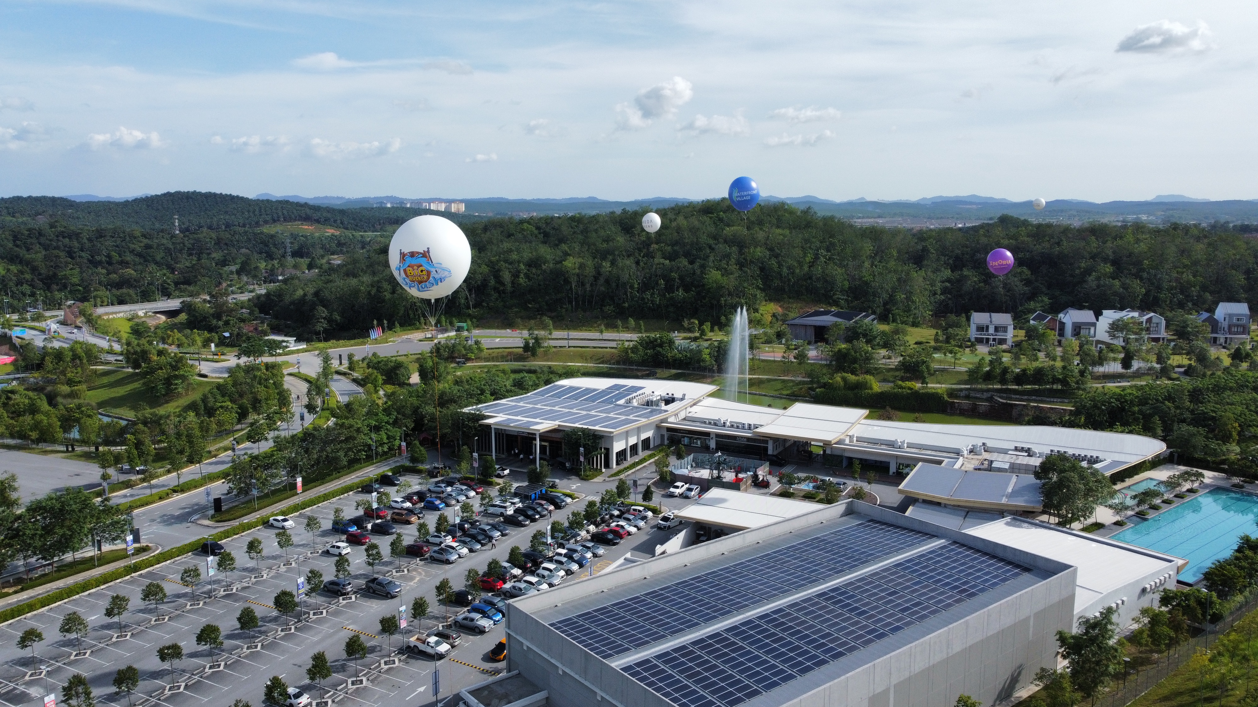 Luge Blimp and 7 Advertising Balloons at Gamuda Gardens