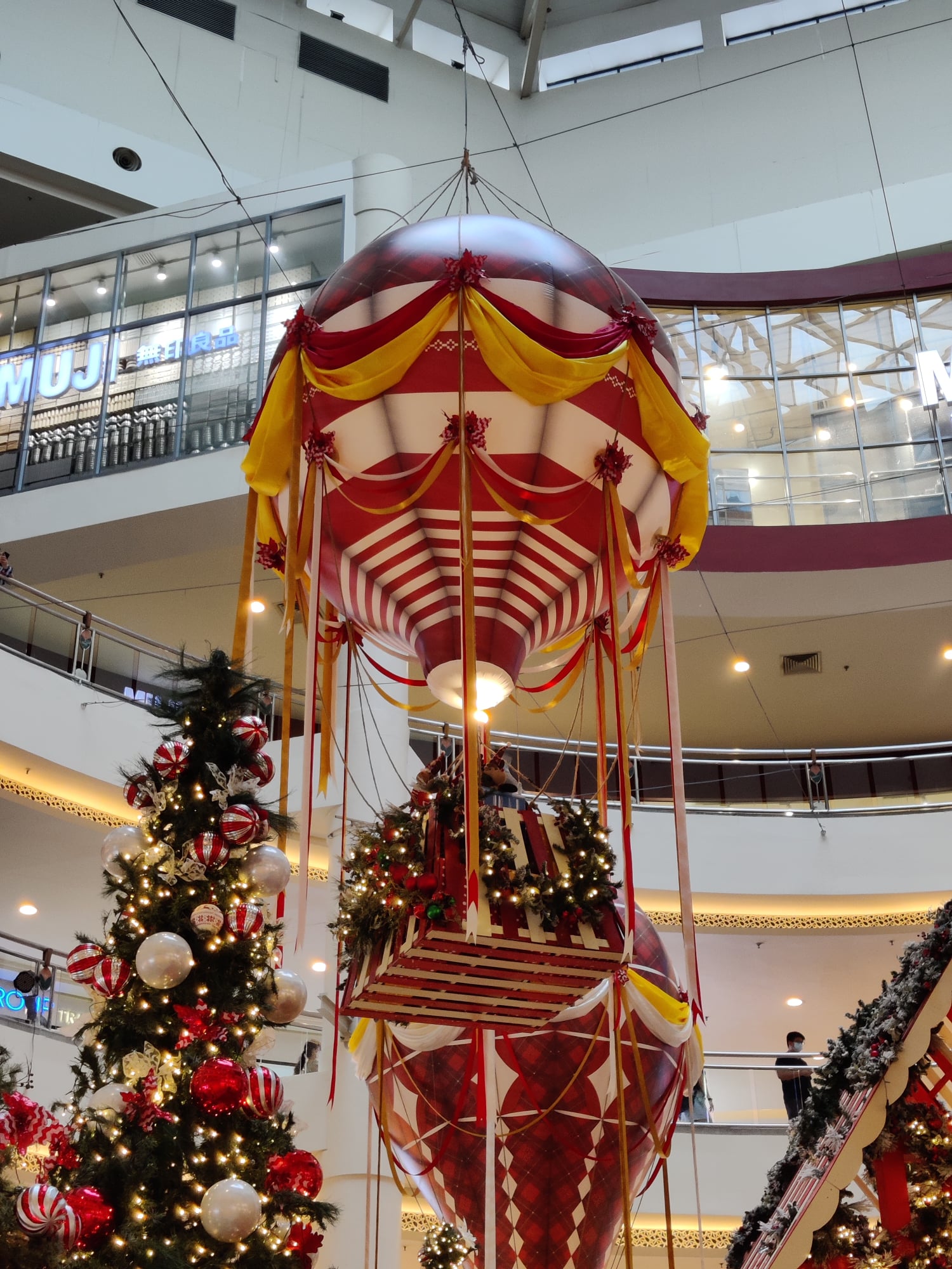 Christmas Theme Hot Air Balloon Replica Mid Valley