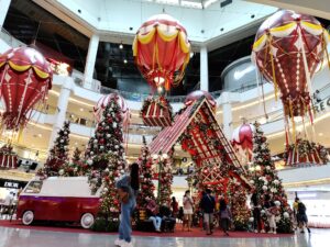 Christmas Theme Hot Air Balloon Replica 2020 Mid Valley