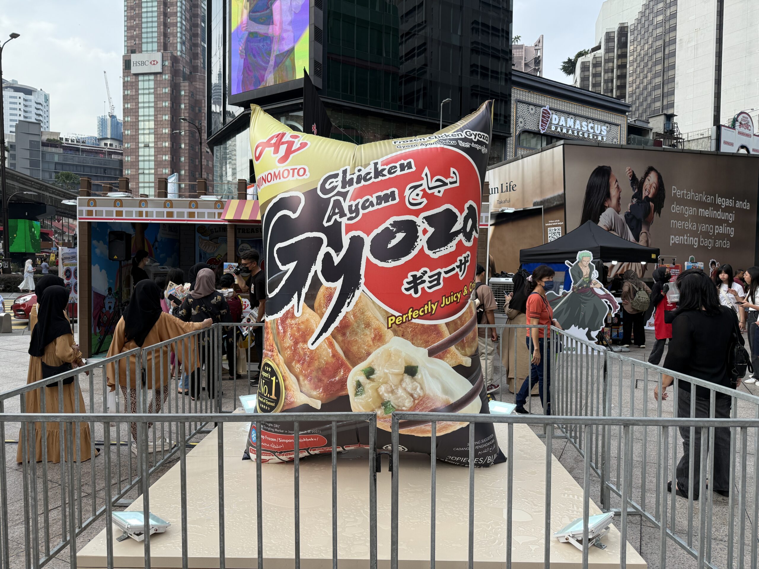 Snack packaging inflatable replica used for retail and roadshow promotions