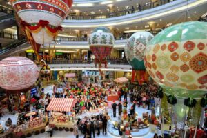 One Utama Christmas Theme Hot Air Balloon Replica