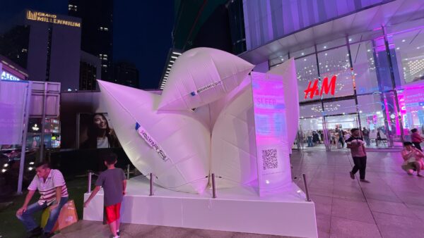 Giant Pillow Inflatable Replica - 图片 3