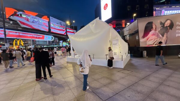 Giant Pillow Inflatable Replica - 图片 4