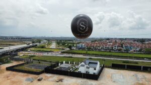 Giant Advertising Balloon at Bandar Bukit Raja, Klang Giant Advertising Balloon at Bandar Bukit Raja, Klang