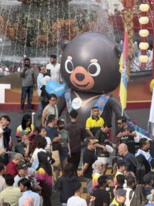 Visit Malaysia Sun Bears Inflatable Mascots Installed at Pavilion KL for Music Night Run VM2026