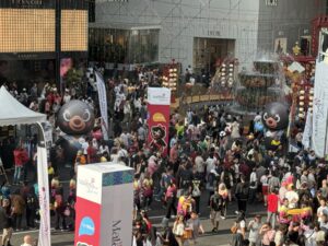 Visit Malaysia Sun Bears Inflatable Mascots Installed at Pavilion KL for Music Night Run VM2026