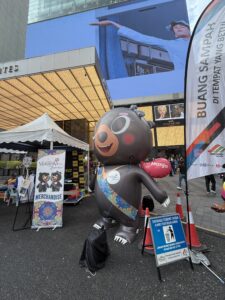 Visit Malaysia Sun Bears Inflatable Mascots Installed at Pavilion KL for Music Night Run VM2026