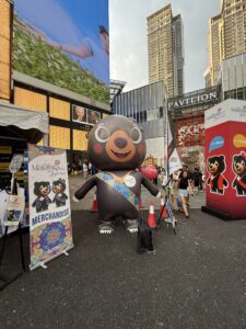 Visit Malaysia Sun Bears Inflatable Mascots Installed at Pavilion KL for Music Night Run VM2026